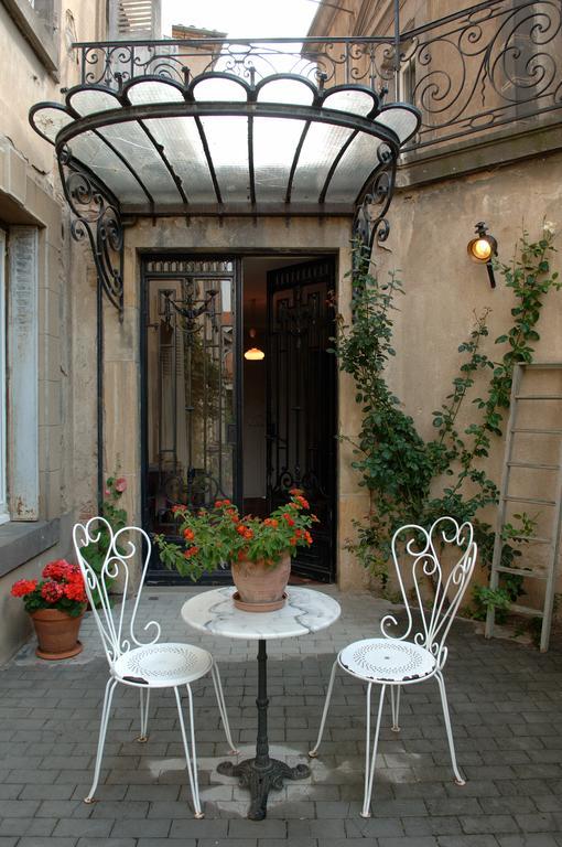La Maison De Mariecamille Hotell Saint-Germain-Lembron Exteriör bild
